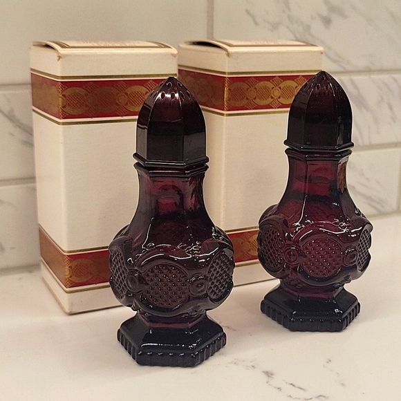 Vintage Avon Cape Cod Collection Cologne/Salt Shakers Set Of Two - Picture 7 of 8